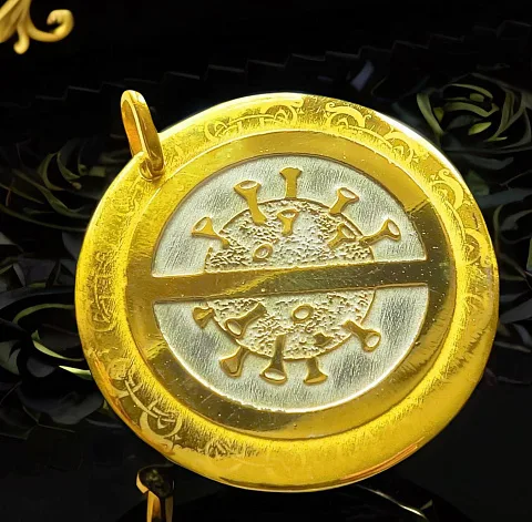 На память: Позолоченный брелок «Вирус»