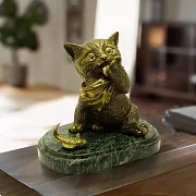 Статуэтка «Котенок-обжора» из бронзы со змеевиком в подарок — фотография 1