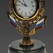 Настольные часы с российским флагом из бронзы и змеевика — красивый подарок — фотография 2