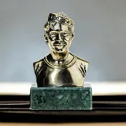 На память: Бронзовый бюст «Никулин Ю.В.» — фотография 1