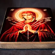Подарочная икона Богоматери "Умягчение злых сердец" — фотография 5