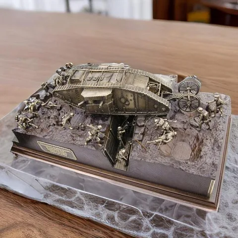 На память: Диорама «Битва на реке Сомме», бронза и ясень, 1:35