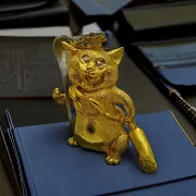 Бронзовая фигурка «Кот-повар» с позолотой — красивый подарок — фотография 1