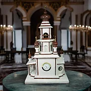Каминные часы «Церковь» из лемезита и мрамора — красивый подарок — фотография 1