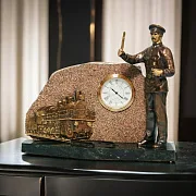 Настольные часы «Счастливого пути» с путейщиком — оригинальный подарок — фотография 1